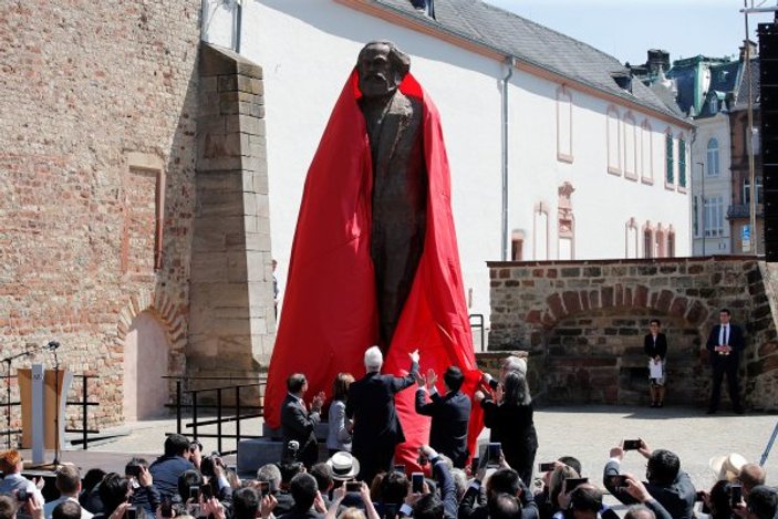 Trier'e Karl Marx heykeli dikildi