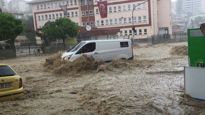 Ankara'da sel felaketi: 3 yaralı