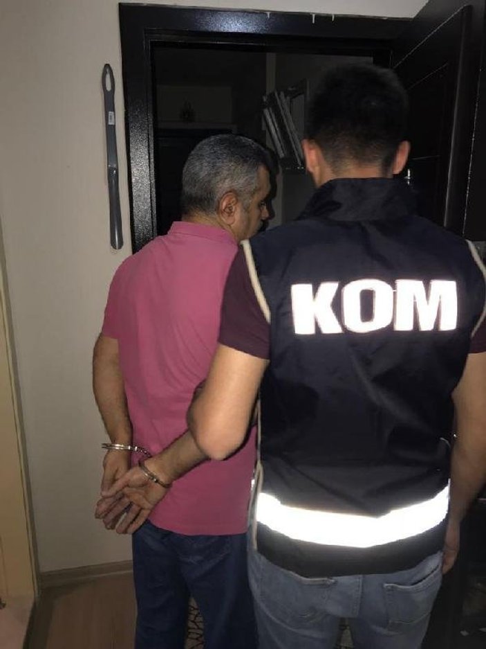 İzmir'de FETÖ operasyonu: 72 gözaltı