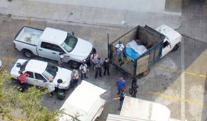 Meksika'da kamyonette 9 ceset bulundu