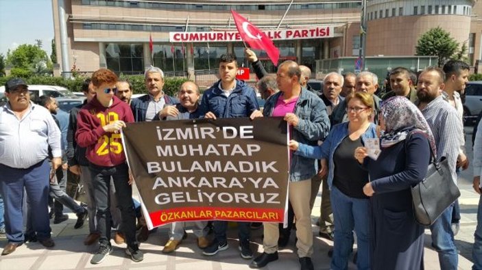 Pazar esnafından CHP önünde protesto