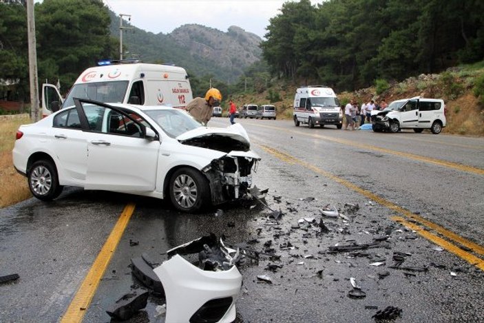 Fethiye'de kaza: İngiliz ve ABD'li sürücüler yaralandı