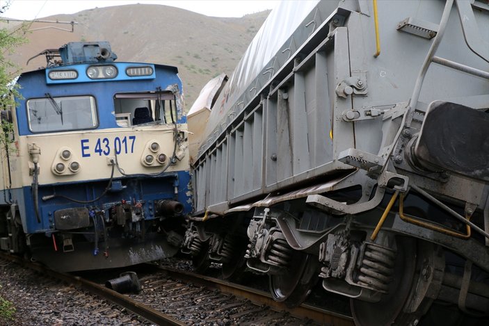 Malatya'da iki yük treni çarpıştı