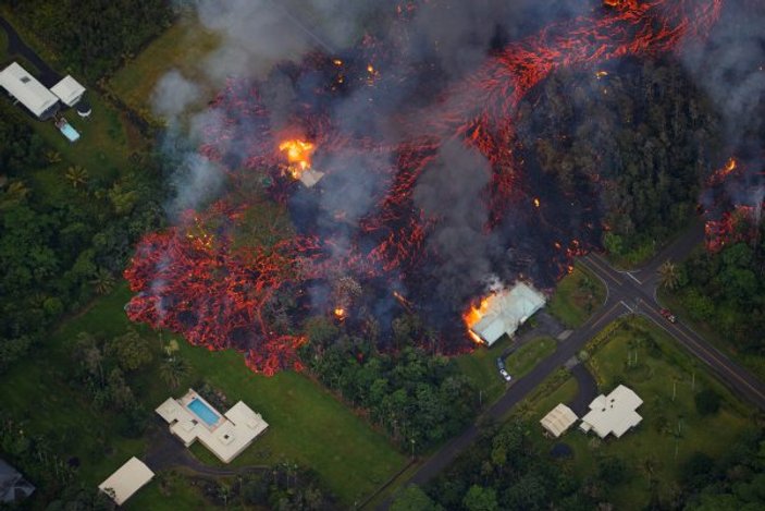 Hawaii’deki Kilauea Yanardağı 31 evi yok etti