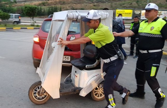Karabük'te engelli sürücü kaza yaptı çevredekiler koştu