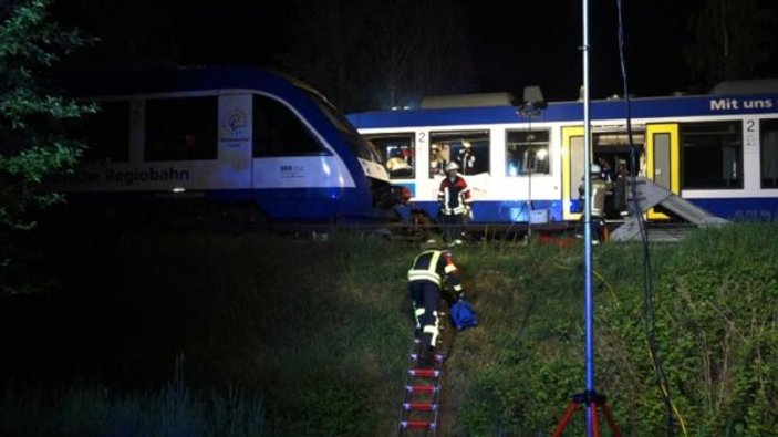 Almanya’da tren kazası: 2 ölü 20 yaralı