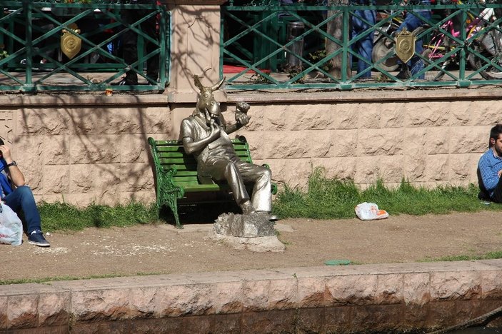 Eskişehir'de yapılan eşek heykeli işe yaramadı