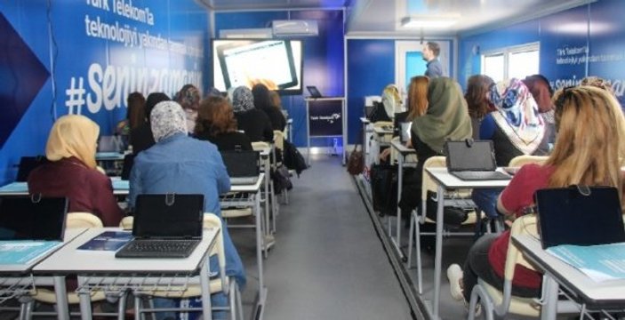 Türk Telekom Eğitim Tırı Bursa'da