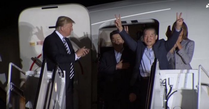 Kuzey Kore üç ABD'liyi serbest bıraktı