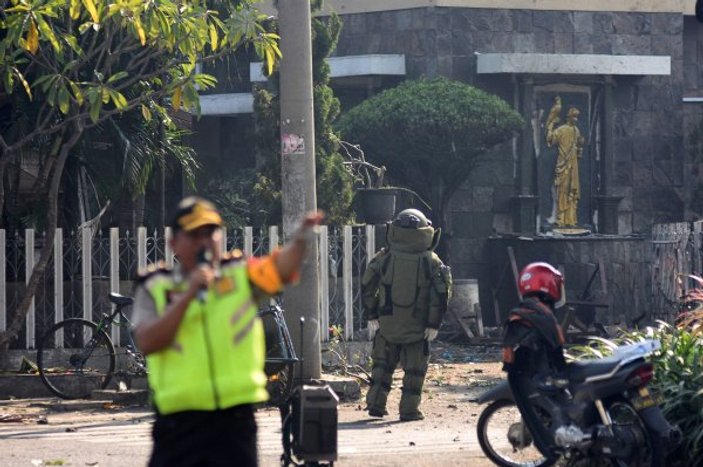 Endonezya’da bombalı saldırılar