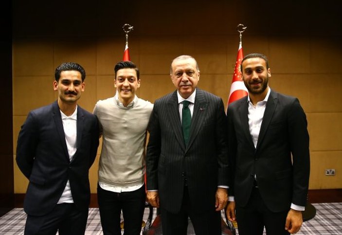 Erdoğan İngiltere'de Türk futbolcularla bir araya geldi