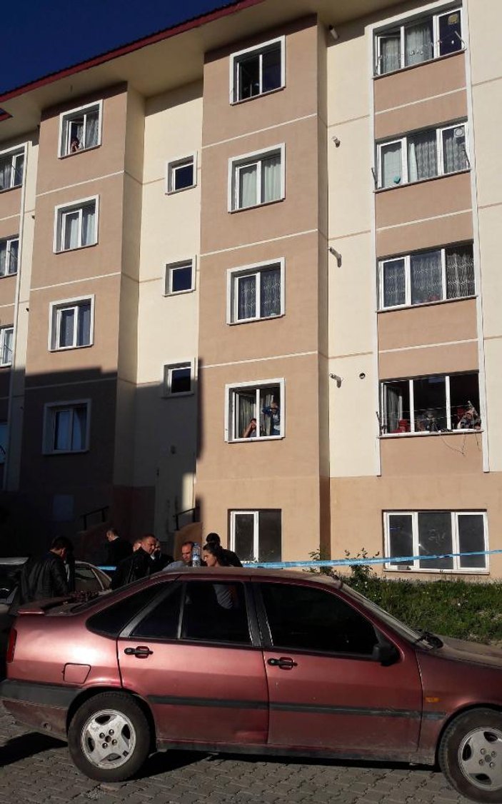 Yaşlı kadın, apartmandan atlayarak intihar etti