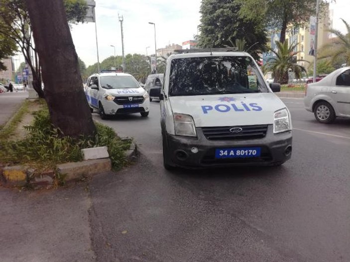 İstanbul'da arabanın içinden yola para saçıldı