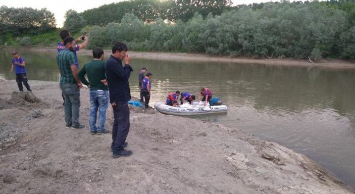 Sakarya'da nehre düşen 2 kişiden birinin cansız bedeni bulundu