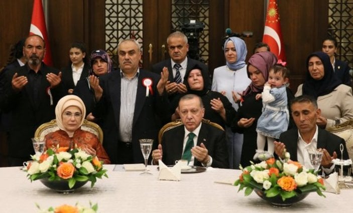 İlk iftarı şehit aileleriyle yapan Emine Erdoğan'dan Ramazan mesajı