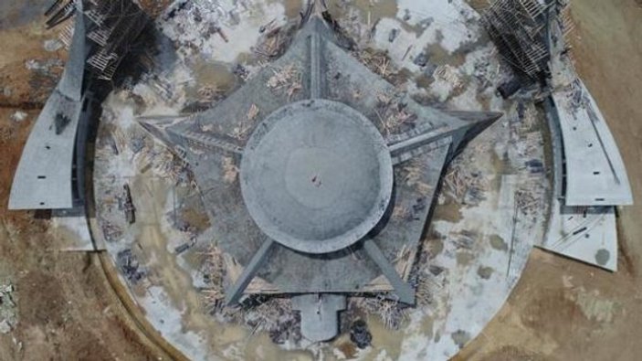Ay yıldız şeklindeki cami Sivas'ta yükseliyor