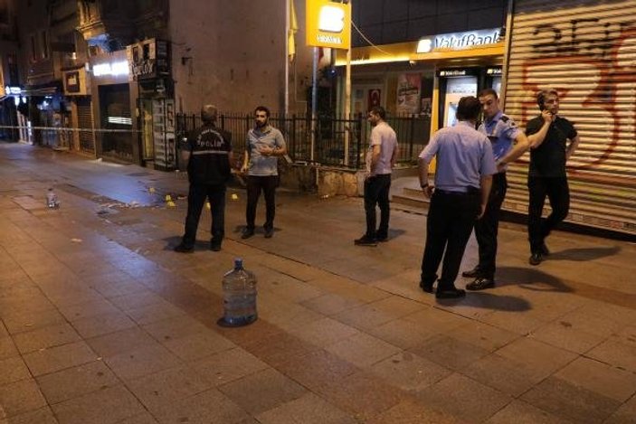 Kadıköy'de boğazından yaralanan kişi hayatını kaybetti