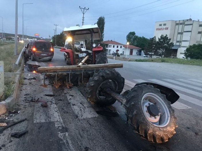 Çorum'da traktör ikiye ayrıldı: 4 yaralı