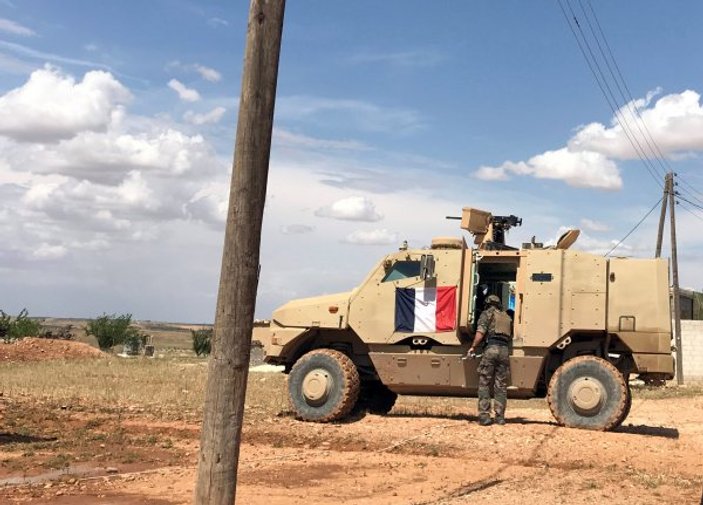 Fransız askerlerinden YPG'ye topçu desteği