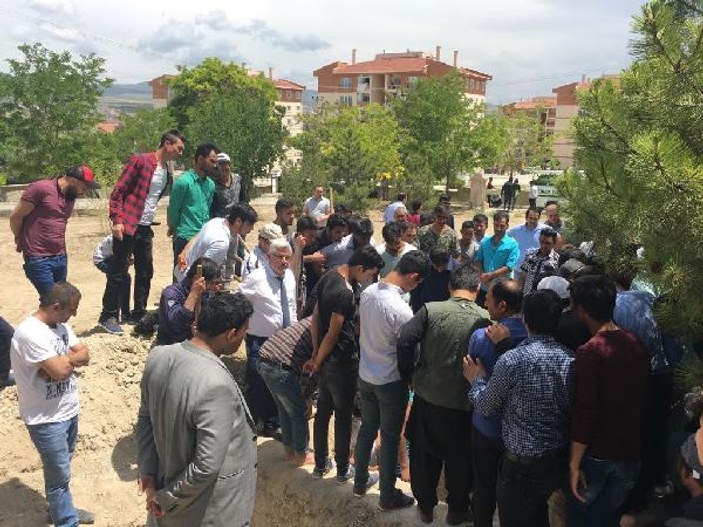 Ayvacık'ta boğulan 6 Afgan Kırşehir'de toprağa verildi