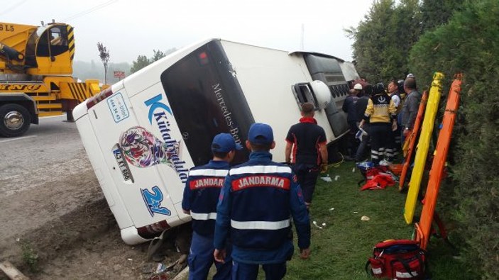 Kütahya’da yolcu otobüsü devrildi: 2 ölü, 16 yaralı