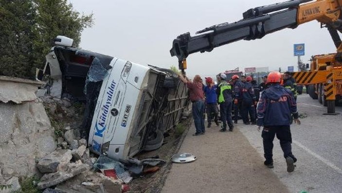 Kütahya’da yolcu otobüsü devrildi: 2 ölü, 16 yaralı