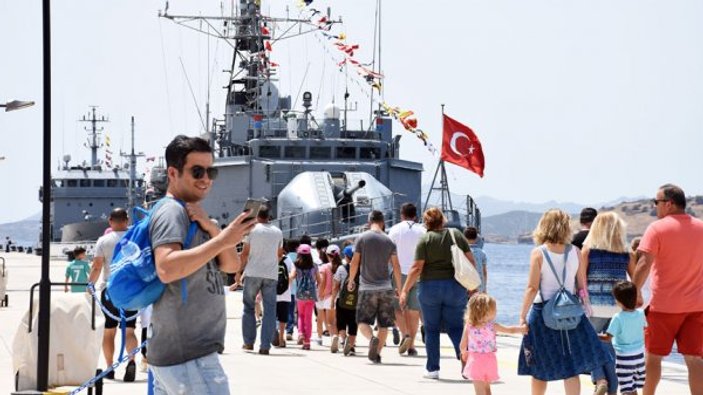 Türk donanmasının gemileri halka açıldı