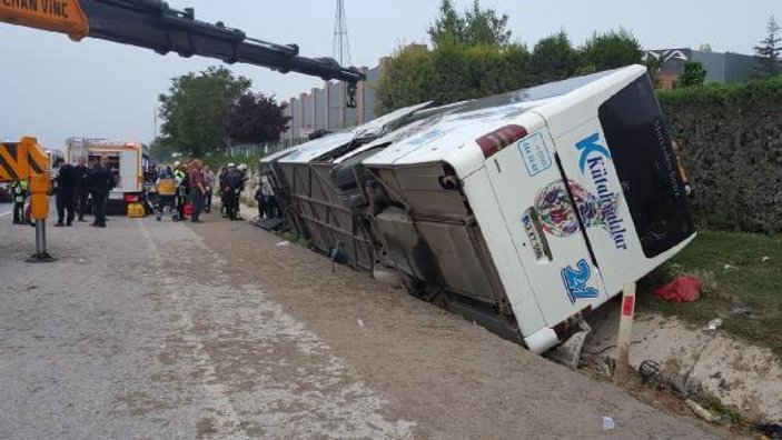 Yolcu otobüsünün devrilme anı kamerada