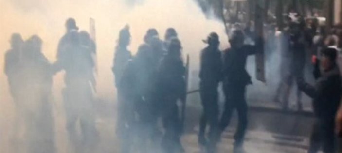 Fransa'da polislerden protestoculara dayak
