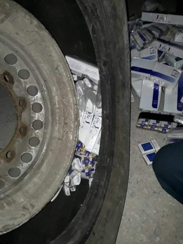 Adana'da kamyon lastiğinde 6 bin paket kaçak sigara