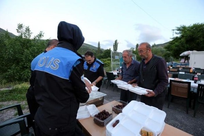 Tokat polisinden sürücülere iftar yemeği