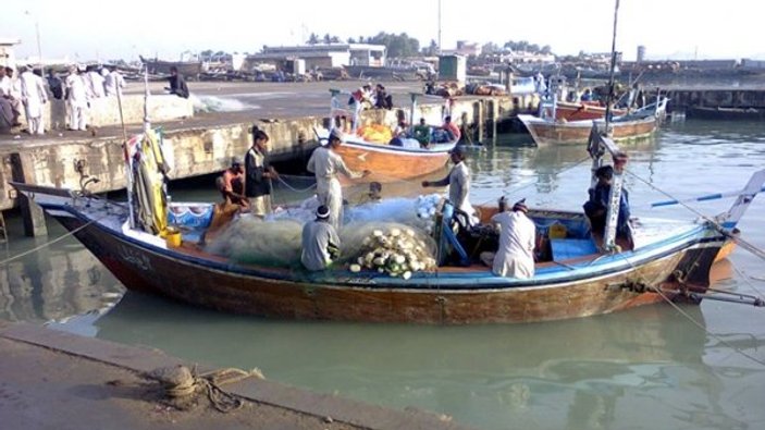 İsrail Gazze'deki balıkçı teknelerini jetlerle vurdu