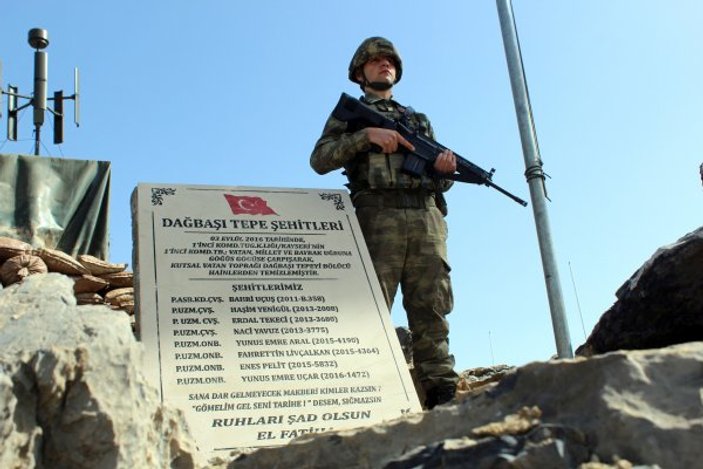 Irak sınırına kahramanlık anıtı yaptırıldı