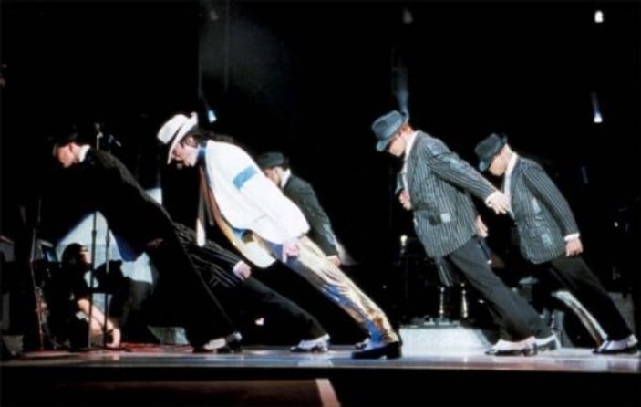Michael Jackson'ın 45 derece eğimle durduran ayakkabıları