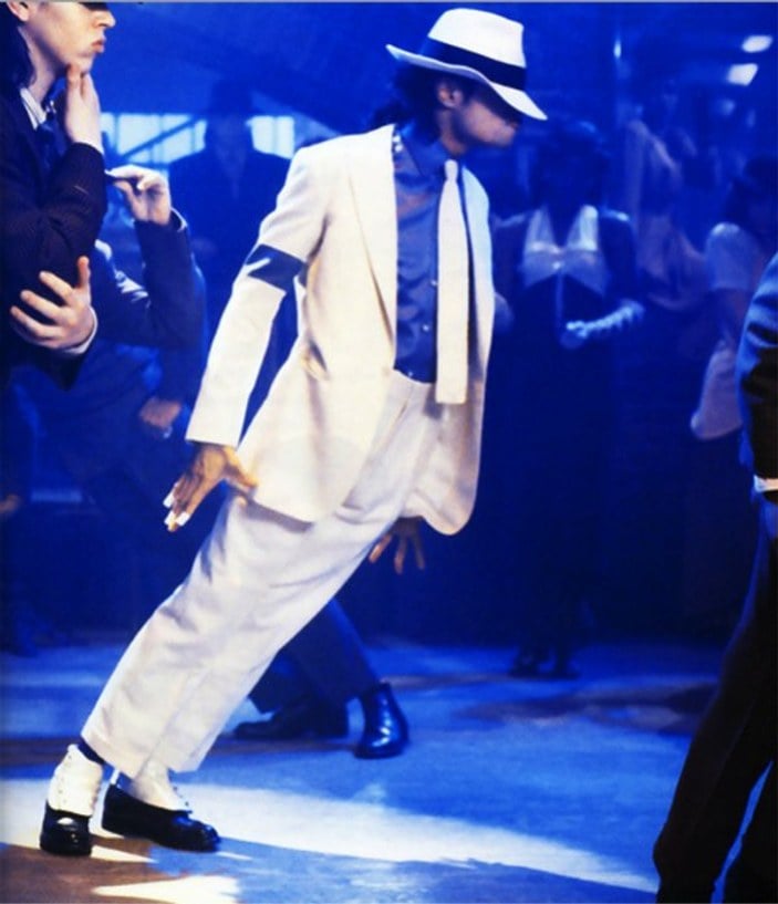 Michael Jackson'ın 45 derece eğimle durduran ayakkabıları
