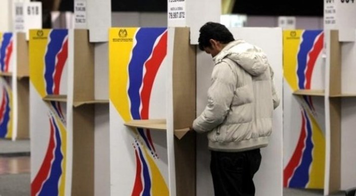 Kolombiya yeni devlet başkanını seçecek