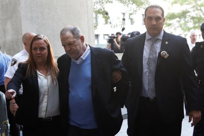 Harvey Weinstein tecavüz suçundan gözaltına alındı