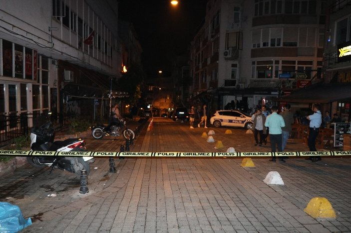 Kadıköy'de bıçaklı kavga: 2 yaralı