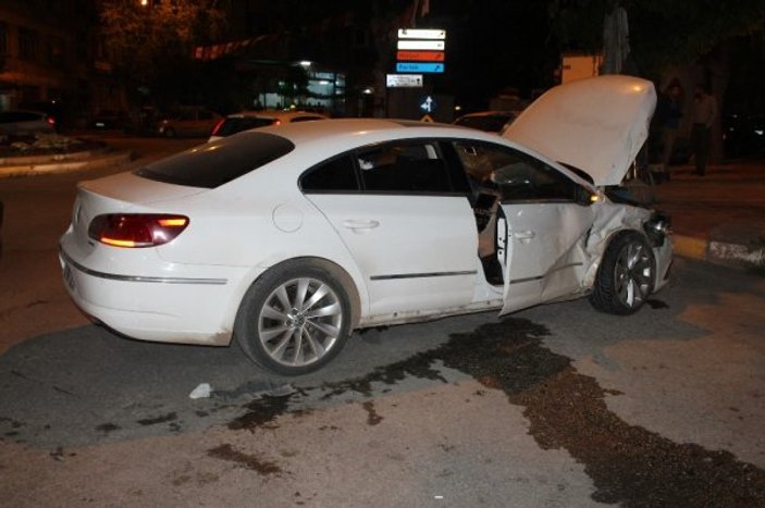 Elazığ'da iki otomobil çarpıştı: 4 yaralı