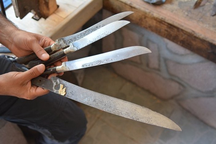 Kazak bıçak ustaları, 300 yıllık geleneği sürdürüyor