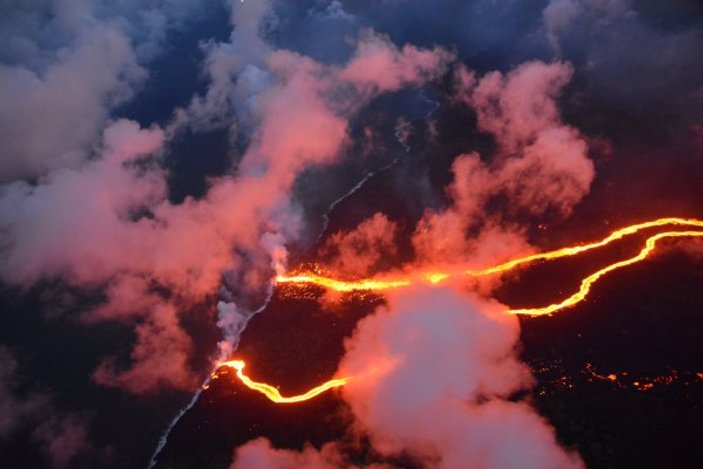Hawaii'de yanardağ lav püskürtmeye devam ediyor