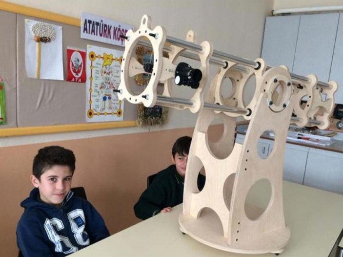 Öğrenciler, öğretmenleriyle teleskop yaptılar