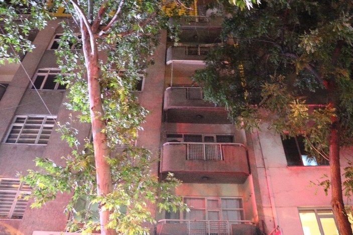 Evlerinin balkonunda oynayan bebek, 4. kattan düştü