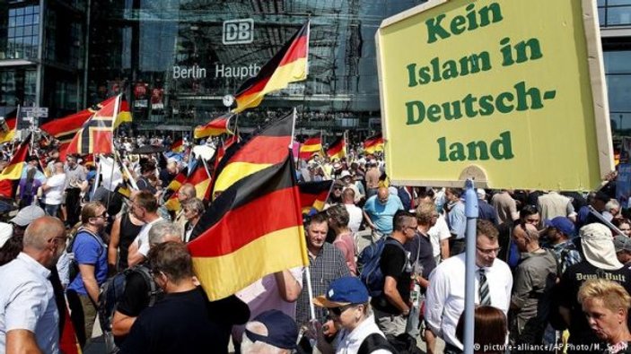 Almanya'da ırkçı partiye halktan büyük tepki