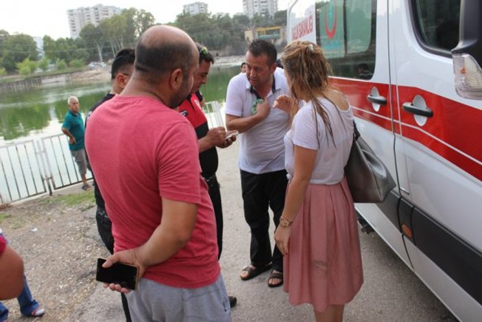 Adana'da nehre düşen araçtaki kadını babası kurtardı