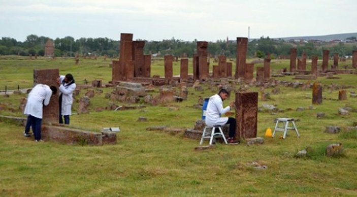 Tarihi Selçuklu Mezarlığı'nın onarım çalışması başladı