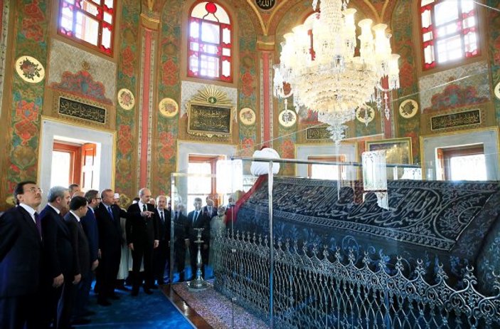 Erdoğan, Fatih Sultan Mehmet Türbesi'nin açılışını yaptı