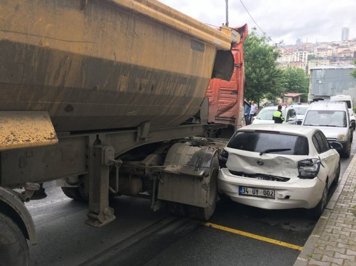 İstanbul'da hafriyat kamyonu ortalığı birbirine kattı