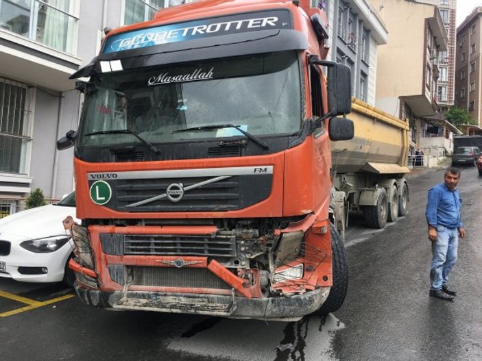 İstanbul'da hafriyat kamyonu ortalığı birbirine kattı