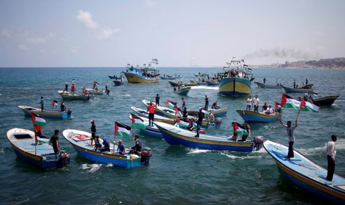 İsrail Filistin'in aktivist teknesine el koydu